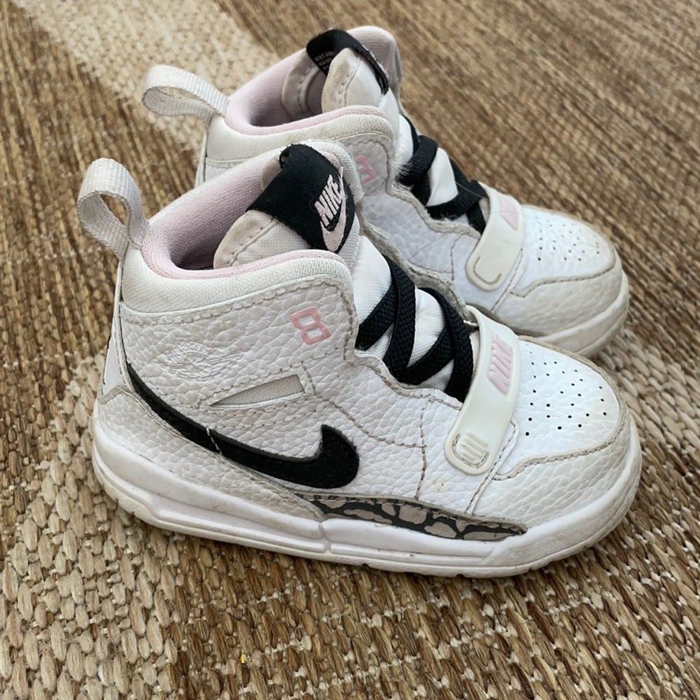 Black glitter Nike sneakers 6c